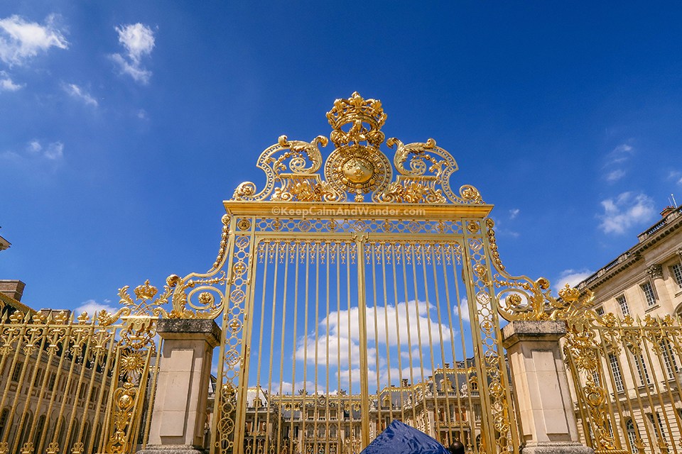 Золотая ворота сайт. Версаль ворота. Золотые ворота Версальского дворца. Версальские ворота Париж. Ворота чести Версаль.