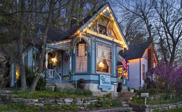 Cliff Cottage Inn - Eureka Springs Gay Friendly B&B / Gay Friendly Eureka Springs B&B