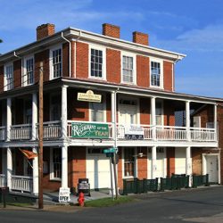 Lafayette Inn – Purple Roofs