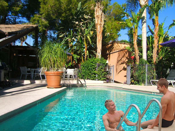 Triangle Inn - Palm Springs Gay Resort