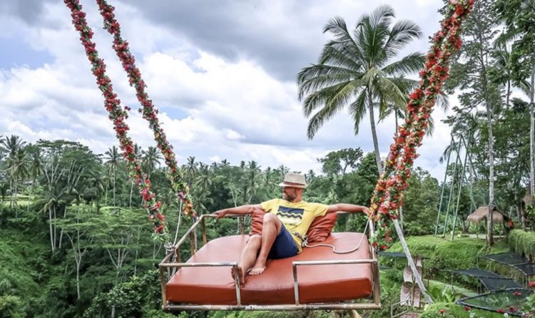 Swinging in Bali - Keep Calm and Wander