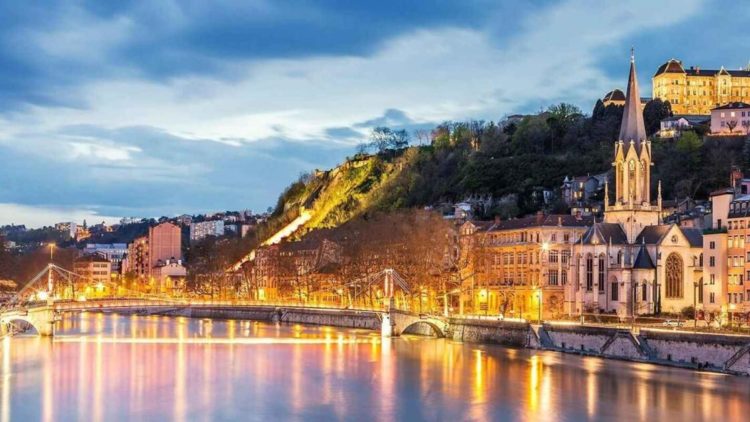 gay-lyon-the-nomadic-boys-purple-roofs