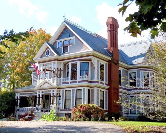 The Lady Mary Inn - Southern Maine Gay B&B