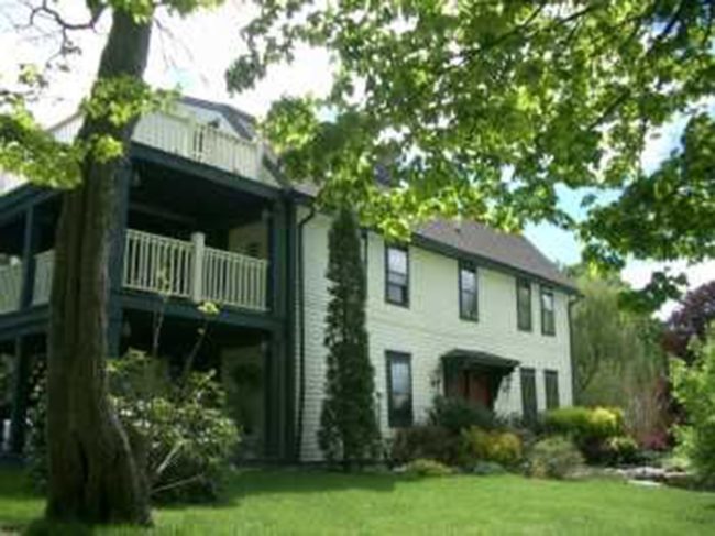 Captain Grant's 1754 - Connecticut Gay Friendly B&B