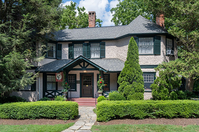 Pinecrest Bed & Breakfast - Asheville Gay Friendly B&B